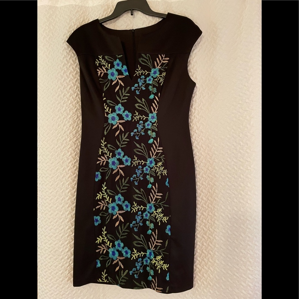 NWOT Beautiful dress.  Black/aqua Embroidered front panel form fitting size 10